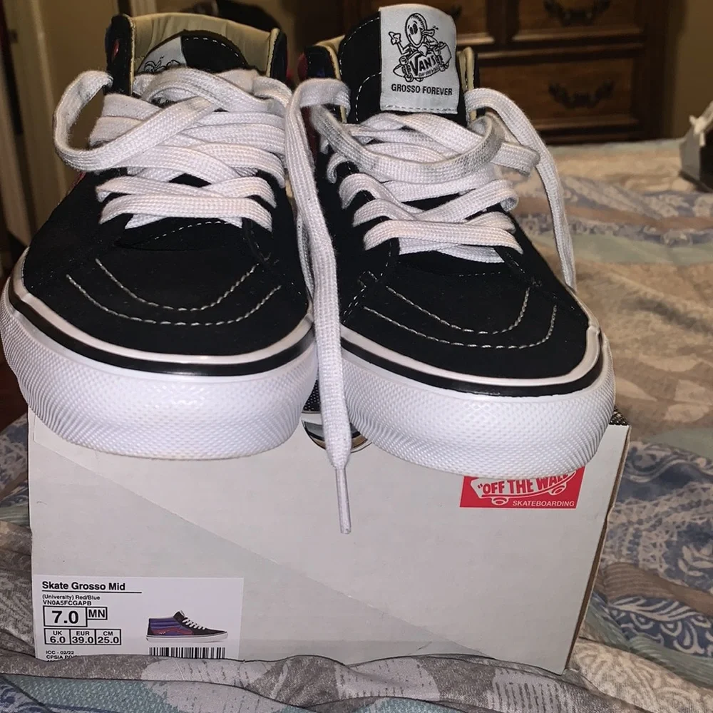 Vans - Picture 2 of 6